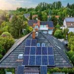 Monokristaliniai vs. bifacial moduliai: kuris variantas tinka stogui?