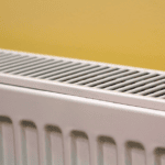 Kaip pasirinkti praktiškiausią vonios tipą? Kas yra konvektoriai ir kodėl jie yra vienas efektyviausių šildymo sprendimų?