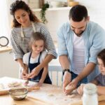 Šeimos užsiėmimai namuose – įtraukiančios patirtys
